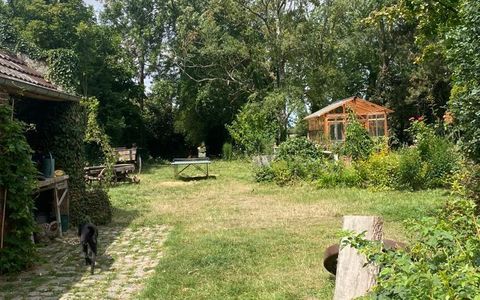 Le jardin des Granges, ses tables et sa pelouse